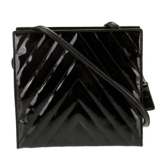 ✨💎1989-1991✨💎 CHANEL SERIES ONE 💎V STITCH ENAMEL COCO MARK BAG W/ CARD/COA/DUSTY - Picture 6 of 16